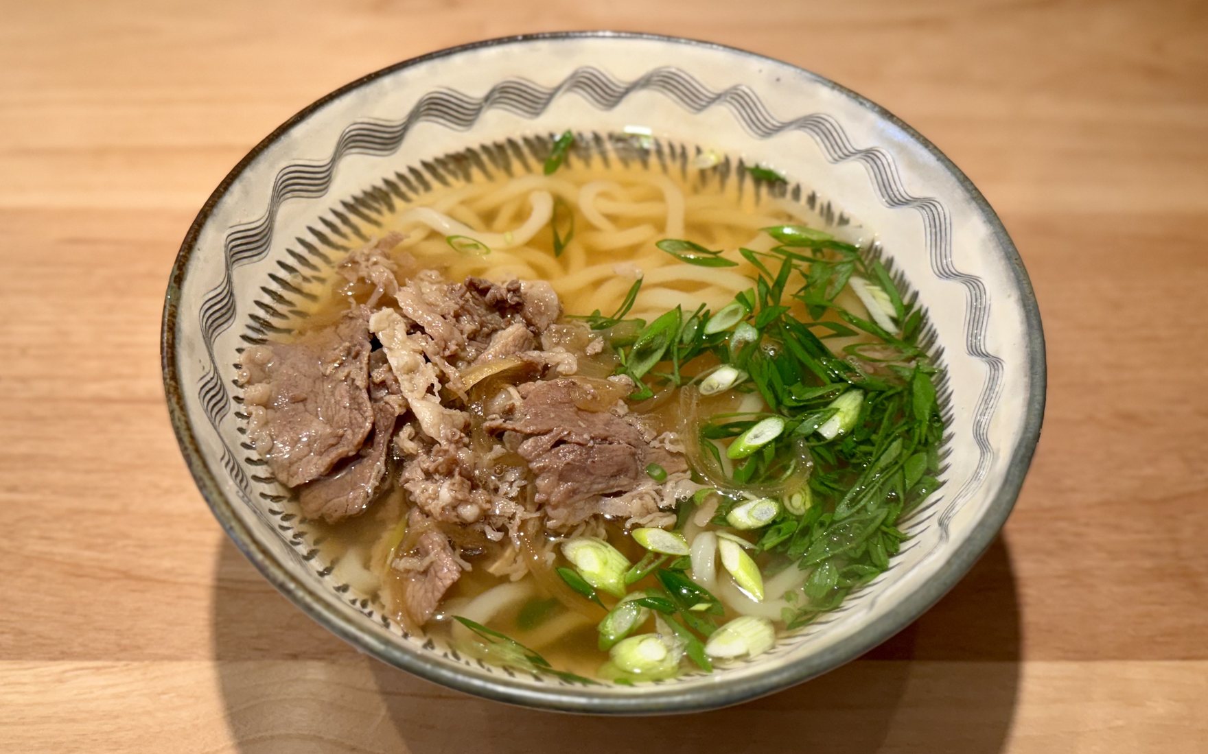 澄んだ出汁のうどん
